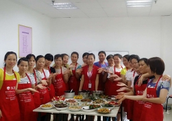 南寧月嫂娘子軍家政致：愛美的寶媽們，春節(jié)不增重你得這樣吃哦！